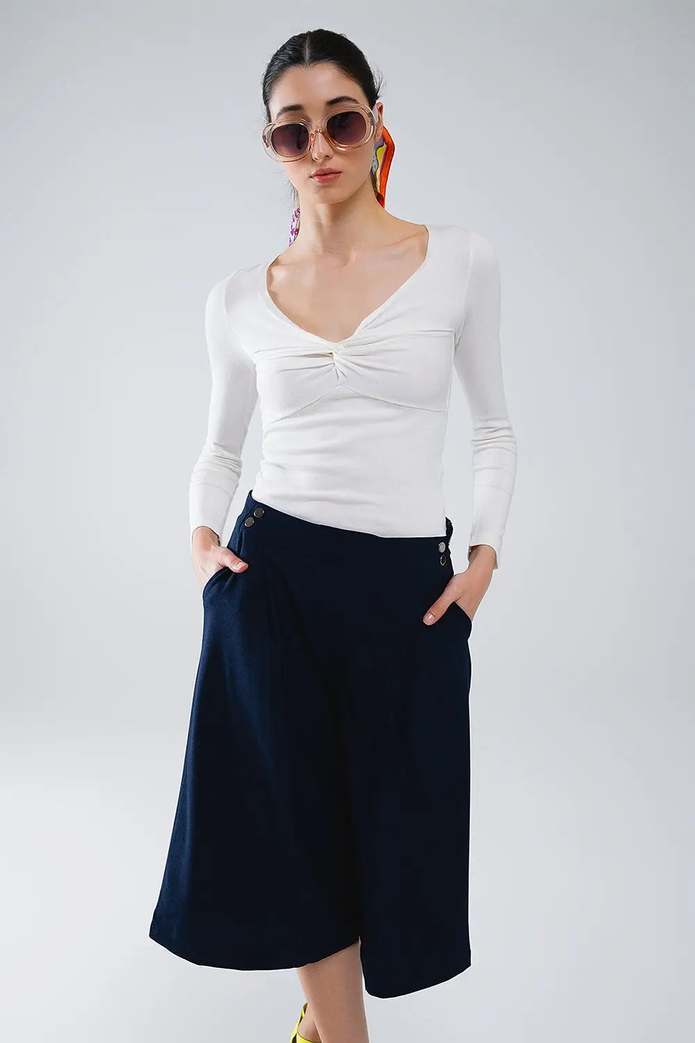 White Long Sleeve Shirt With Knot Detail and V-neck - Sweaters