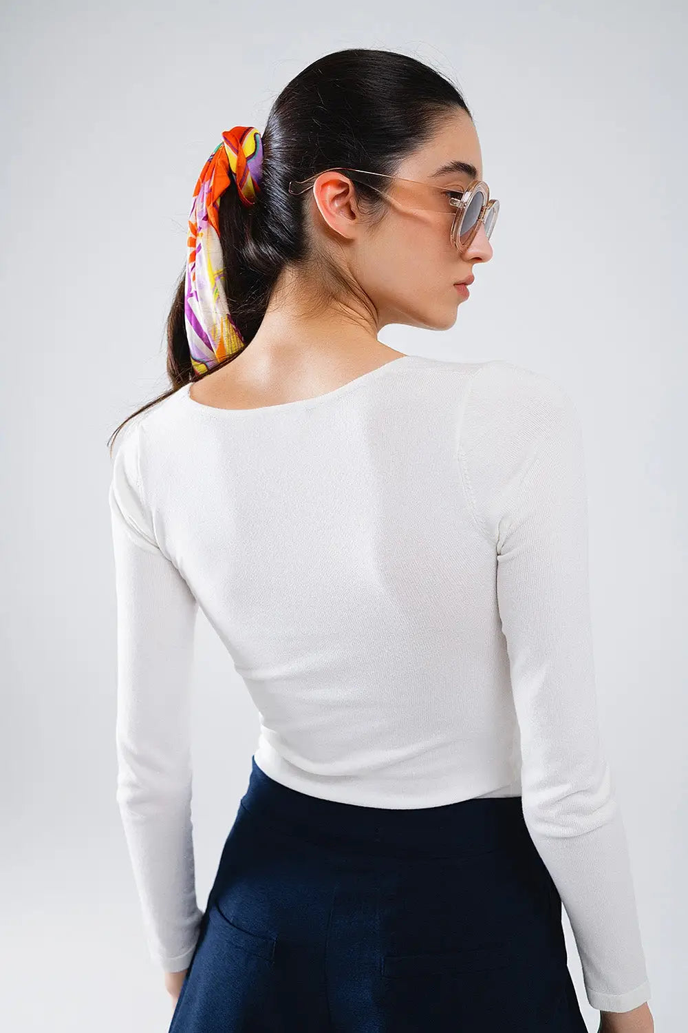 White Long Sleeve Shirt With Knot Detail and V-neck - Sweaters