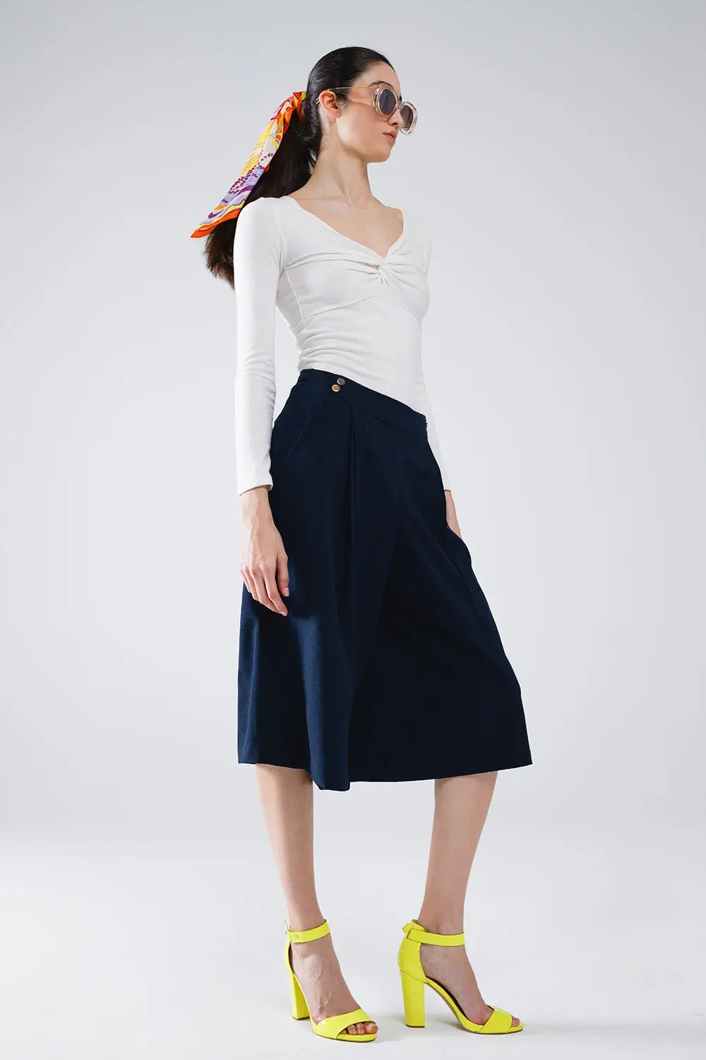 White Long Sleeve Shirt With Knot Detail and V-neck - Sweaters