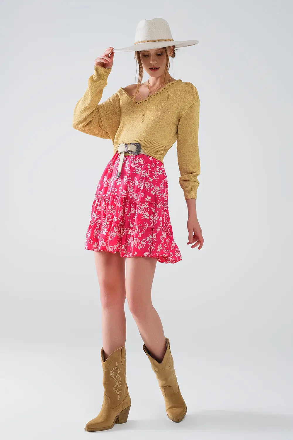 Wide V-neck Light Sweater With Braided Detail In Gold - CAMEL / ONE - Sweaters