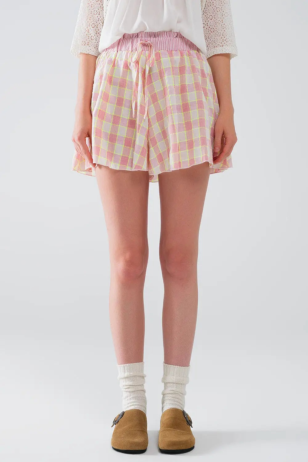 Pink Checkered print shorts with tight-fitting waist detail - Pants