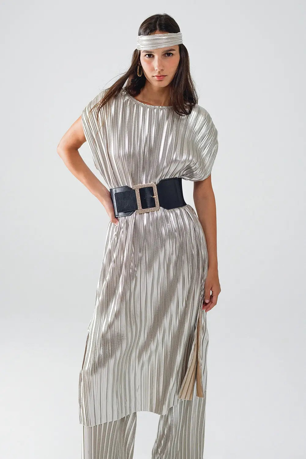 Silver Pleated Dress With Belt And Short Sleeves - Dresses