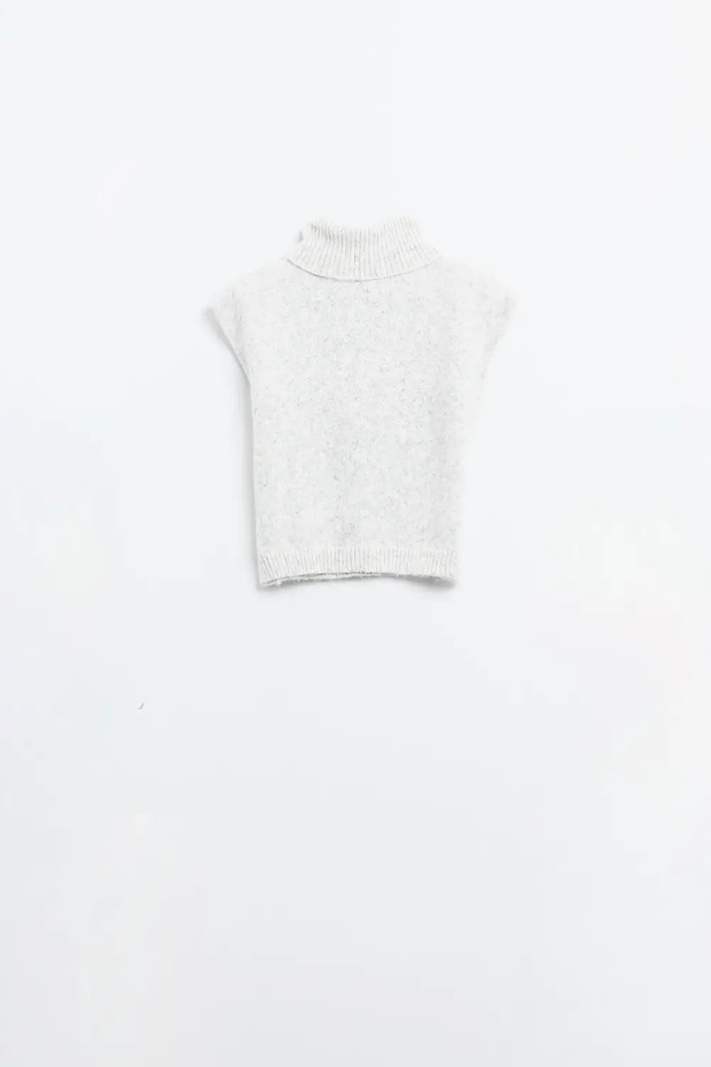 Cozy turtleneck sleeveless sweater in grey - Sweaters