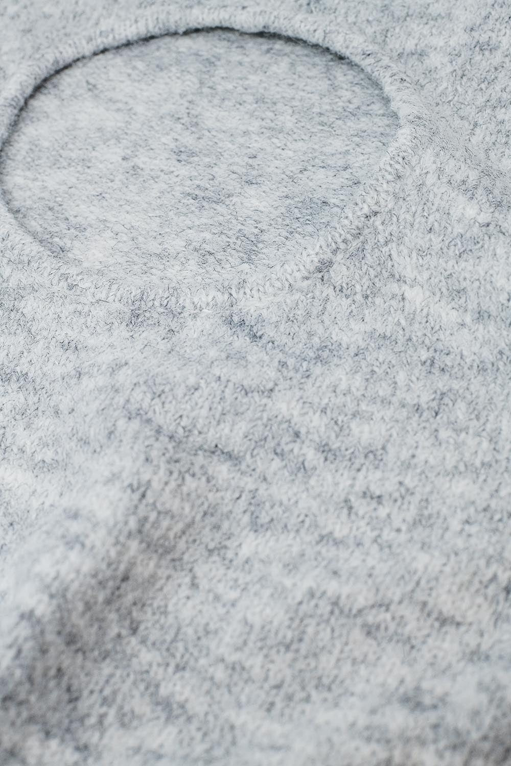 Grey jersey with long sleeves and open back detail