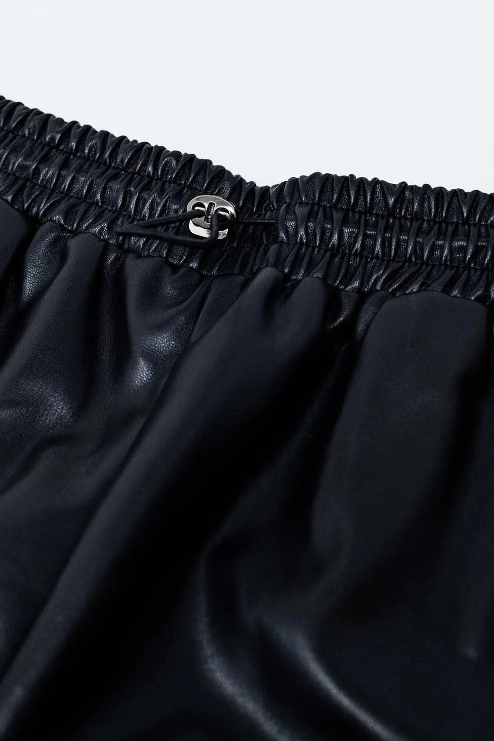 Black faux leather shorts with gathering at the waist with drawstring - Pants