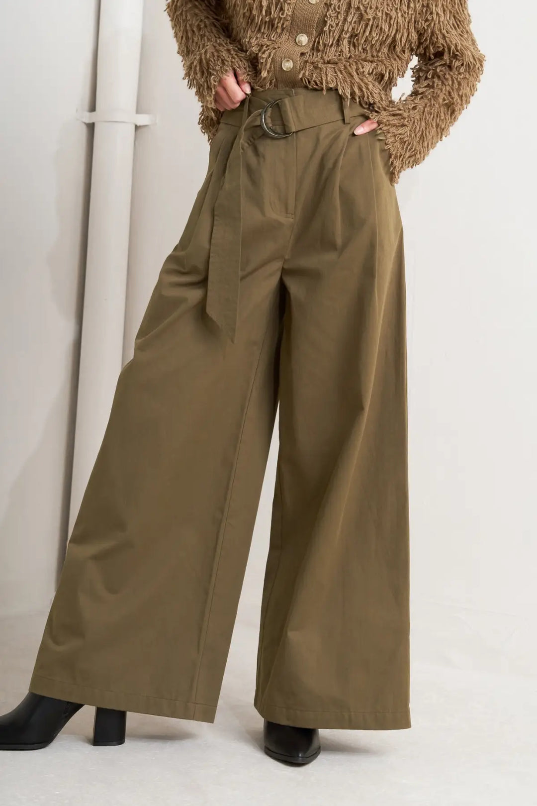 ELEGANCE UNVEILED WOVEN PANTS - PANTS