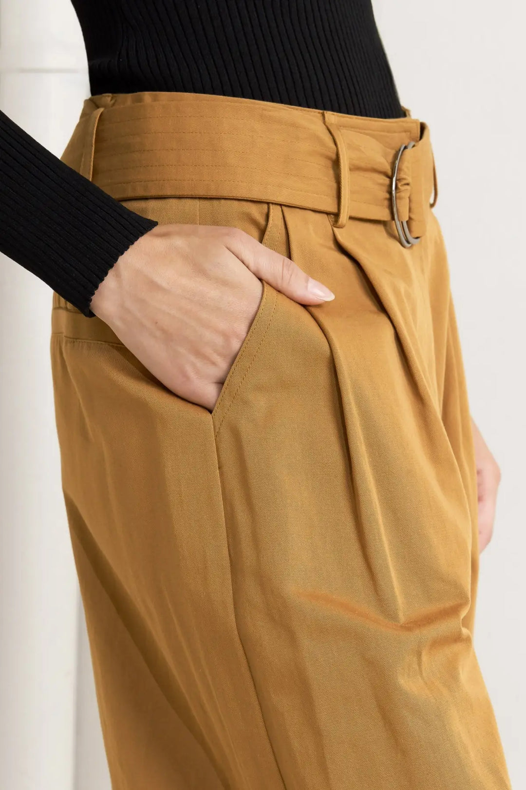 ELEGANCE UNVEILED WOVEN PANTS - CAMEL / S - PANTS