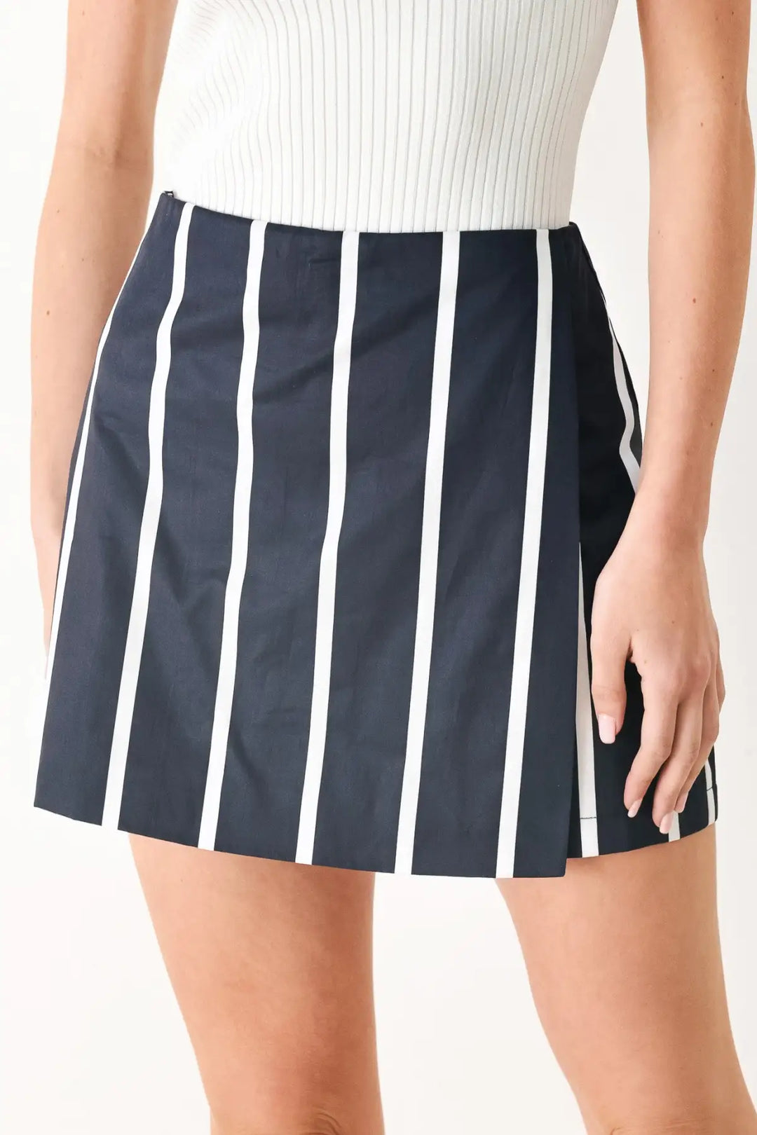 DARK RHYTHM STRIPE WOVEN SKORT