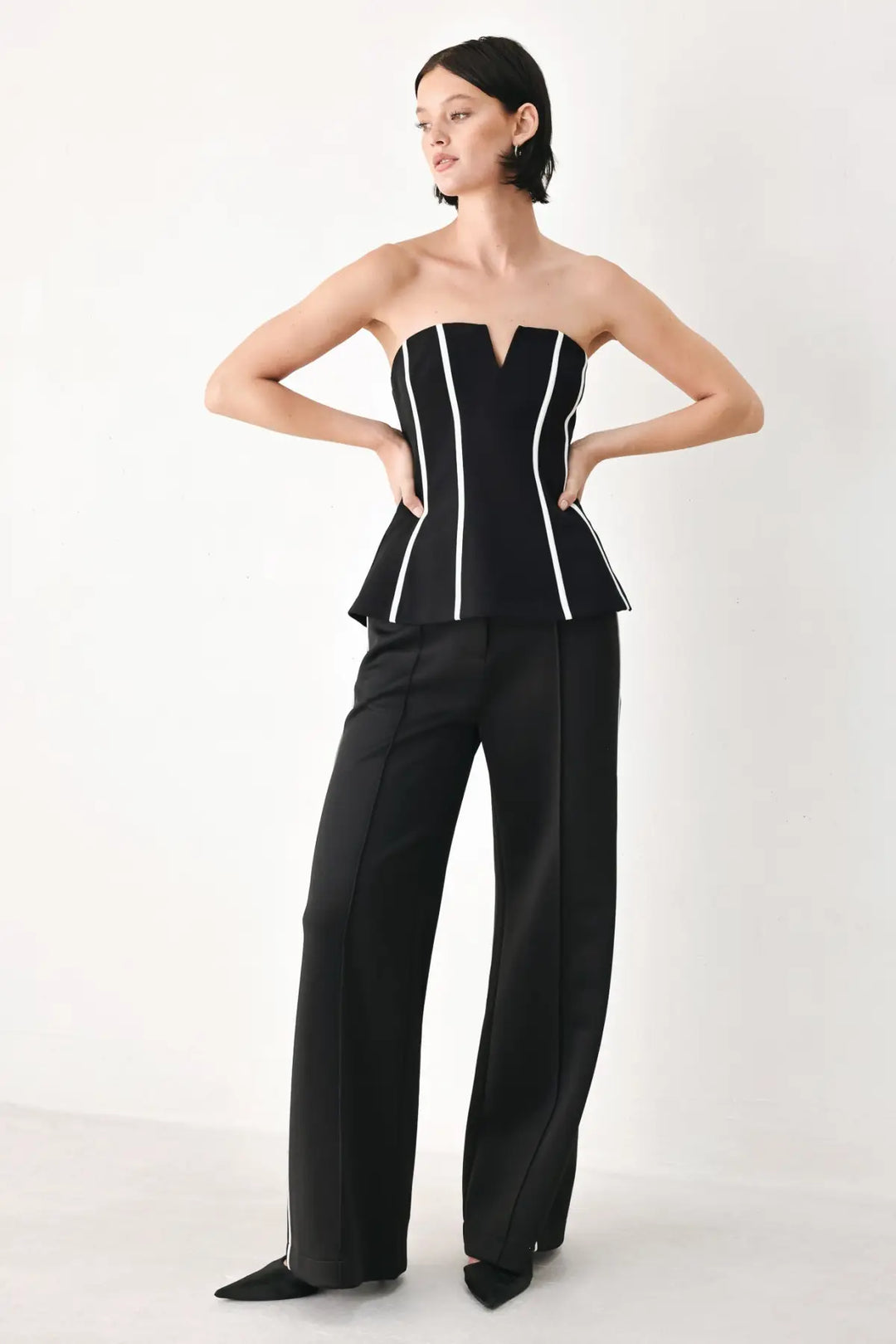 BLACK AND WHITE REIGN WOVEN TUBE TOP