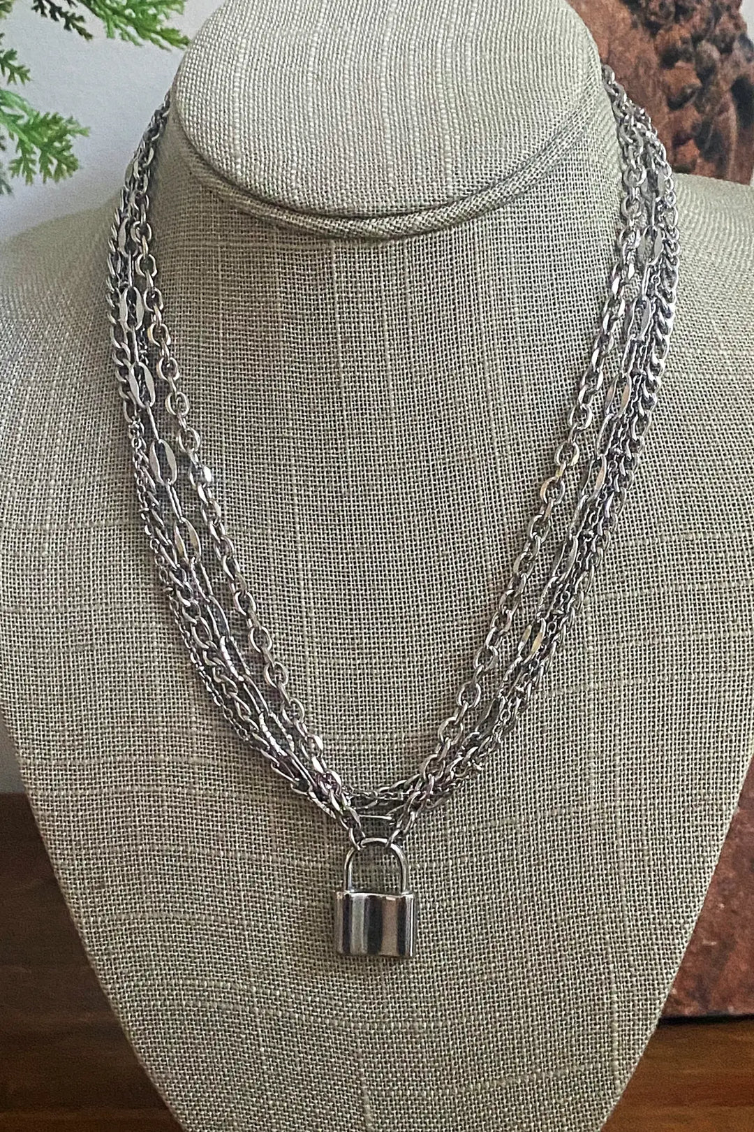 MULTI CHAIN NECKLACE