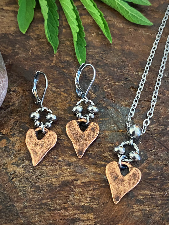 RUSTIC HEART NECKLACE