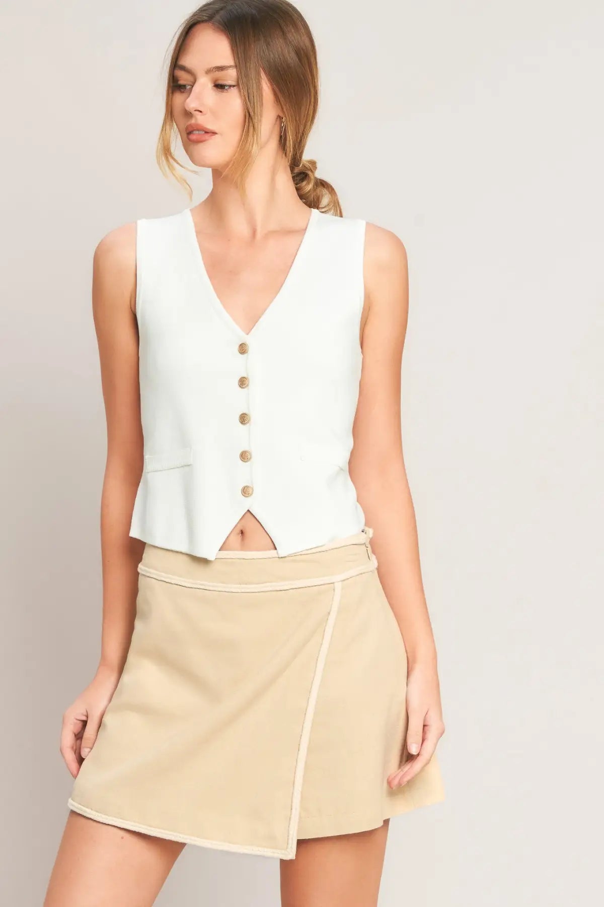 ELEVATED ESSENTIAL WOVEN SKORT - SHORTS