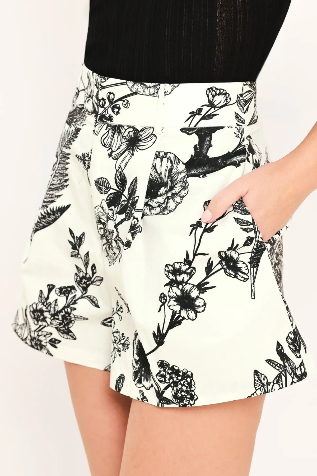VINTAGE BOTANICAL WOVEN SHORTS - PANTS