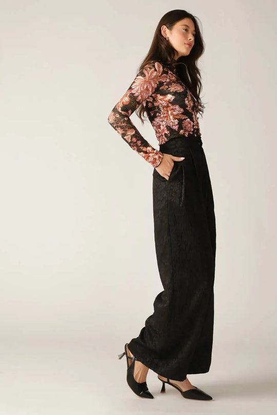 FIRESIDE CHATS STRETCH LACE TOP - TOPS