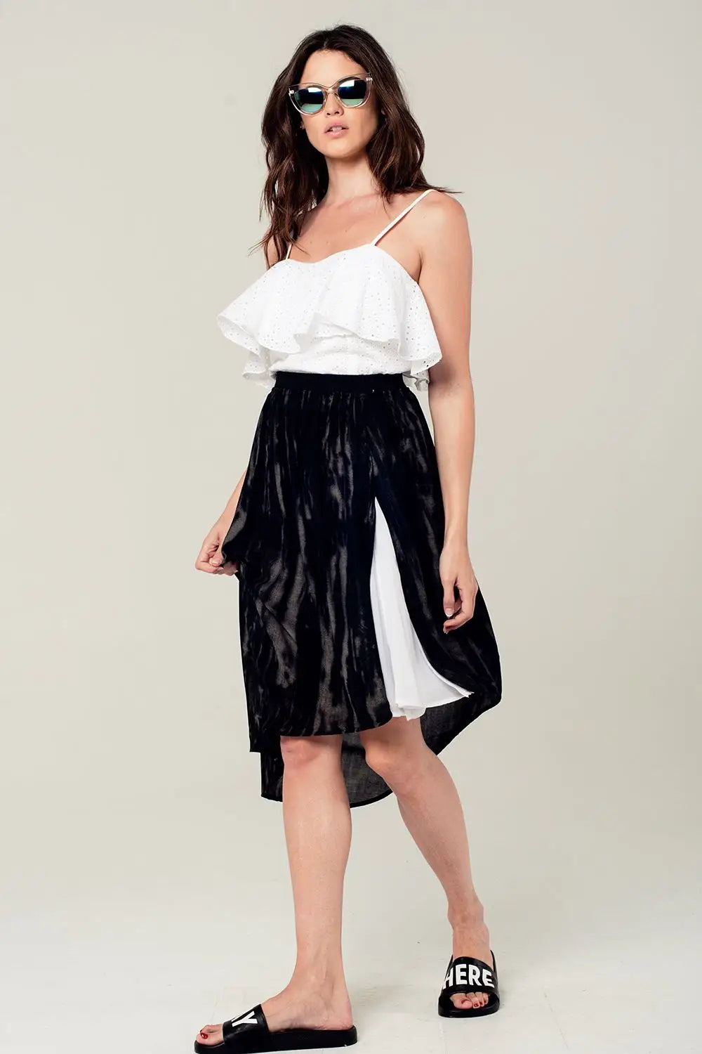 Asymmetric hem skirt in black and gray print - Skirts