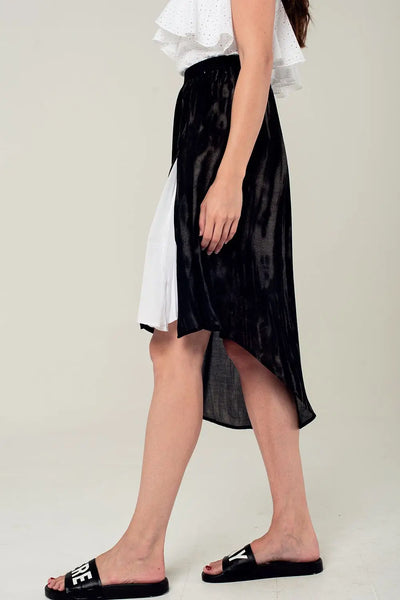 Asymmetric hem skirt in black and gray print - Skirts