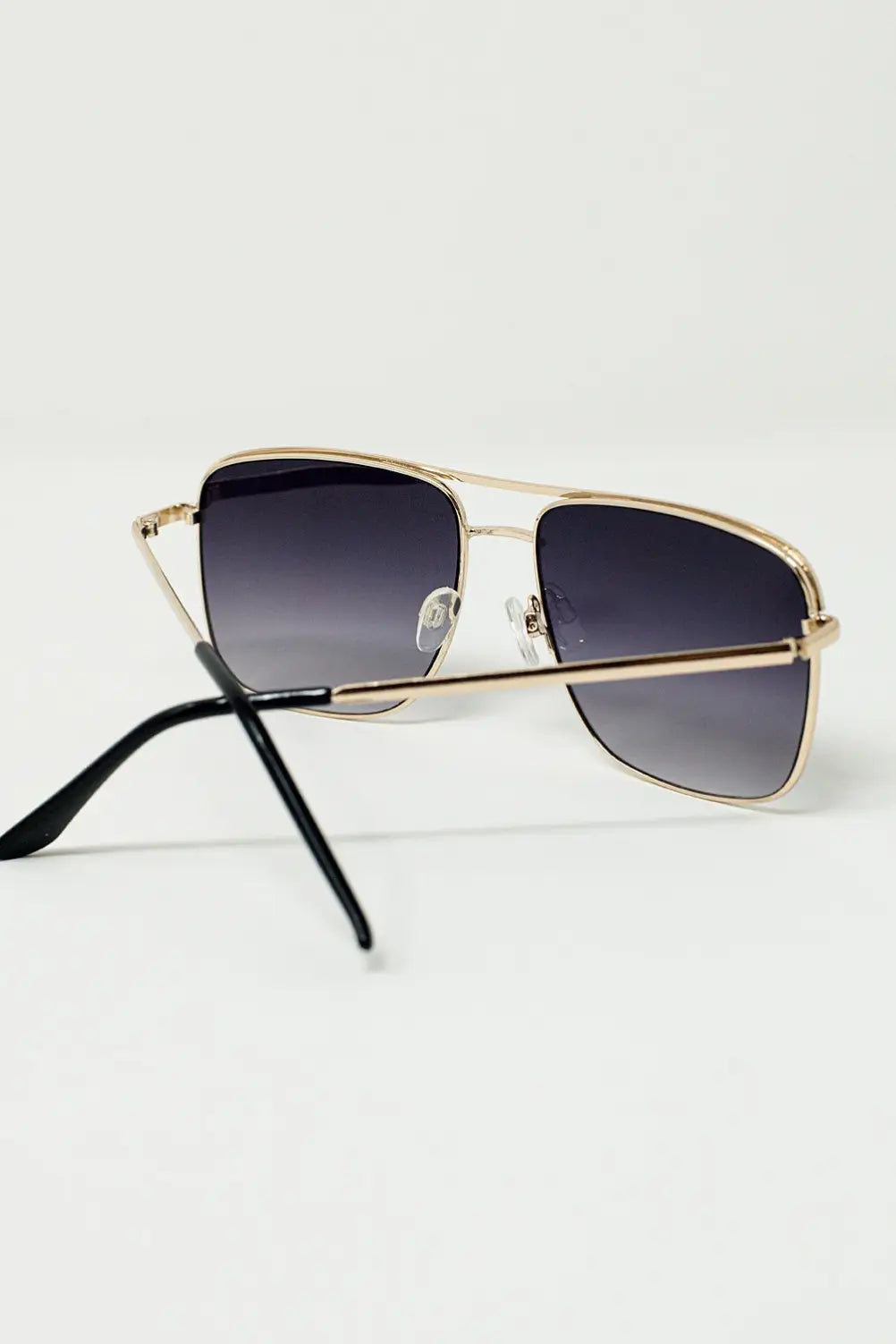 Aviator Vintage Sunglasses With Golden Rim - One Size / Black