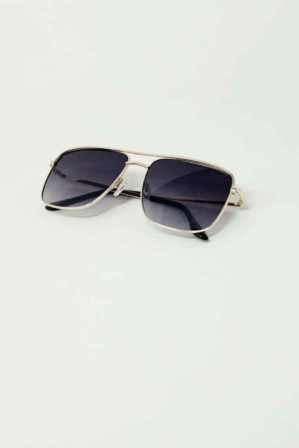 Aviator Vintage Sunglasses With Golden Rim - One Size / Black