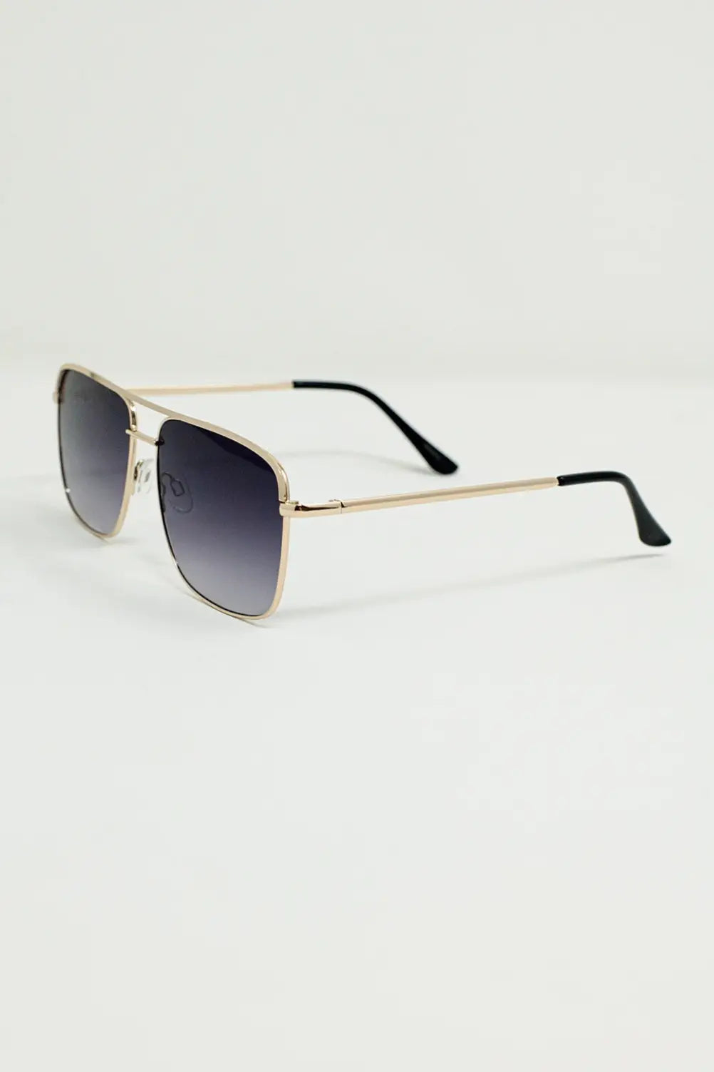 Aviator Vintage Sunglasses With Golden Rim - One Size / Black