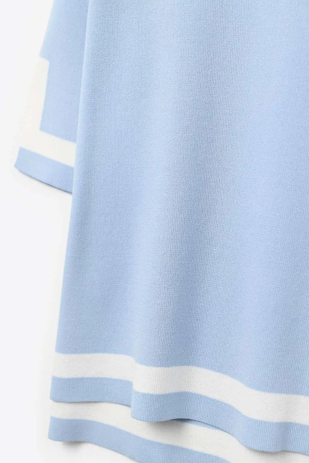 baby blue Fine Knit sweater with Contrast Stripe in white Detail and 3/4 Sleeves - One Size / Blue