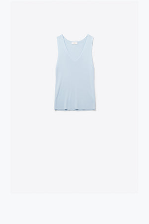 Q2 baby blue sleeveless fine knitted top With V-Neck