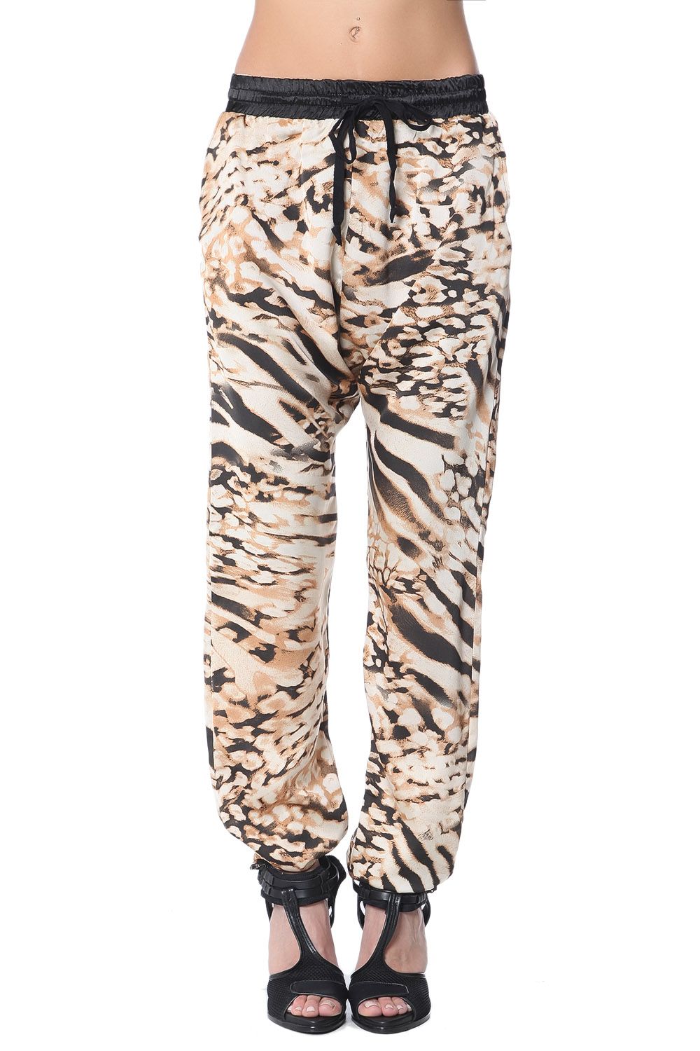 Q2 Baggy pants in brown animal print