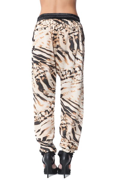 Baggy pants in brown animal print