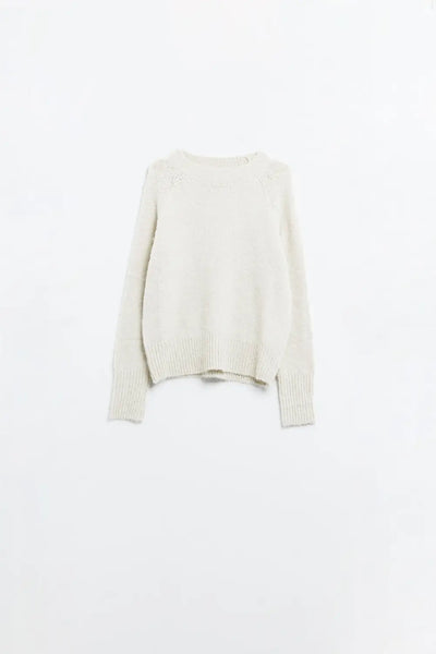 Q2 Basic Knited Crew Neck Sweater in cream color