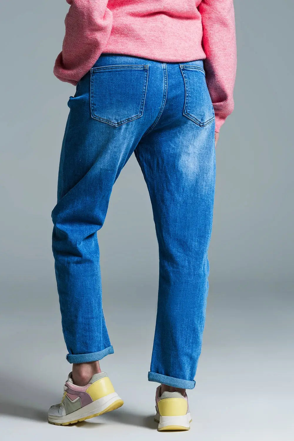Basic Mom Fit Jeans In Mid Wash With Knee Darts - Jeans