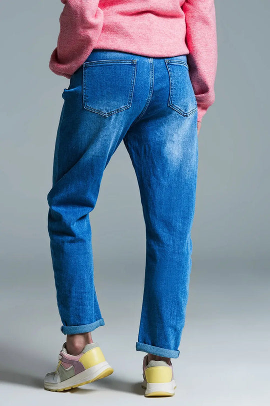 Basic Mom Fit Jeans In Mid Wash With Knee Darts - Jeans