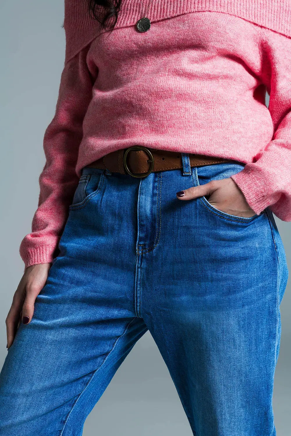 Basic Mom Fit Jeans In Mid Wash With Knee Darts - Jeans