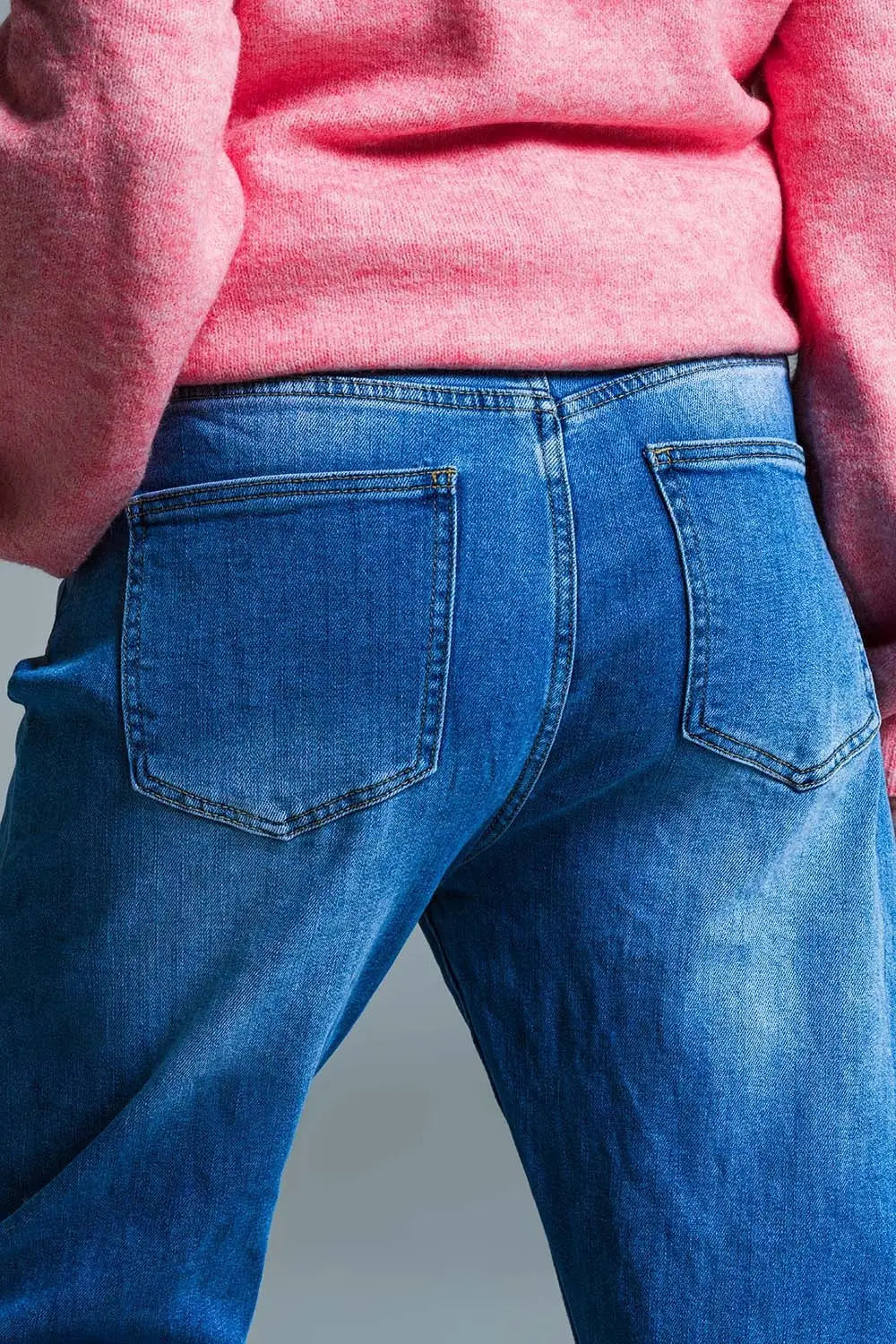 Basic Mom Fit Jeans In Mid Wash With Knee Darts - Jeans