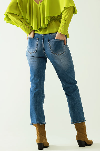 Basic straight jeans with five pockets and frontal metalic button closure