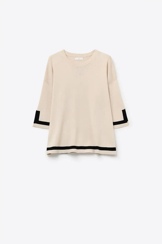 Q2 beige Fine Knit sweater with Contrast Stripe in black Detail and 3/4 Sleeves