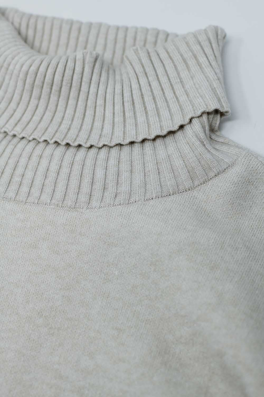 beige knitted long sleeves dress with high neck