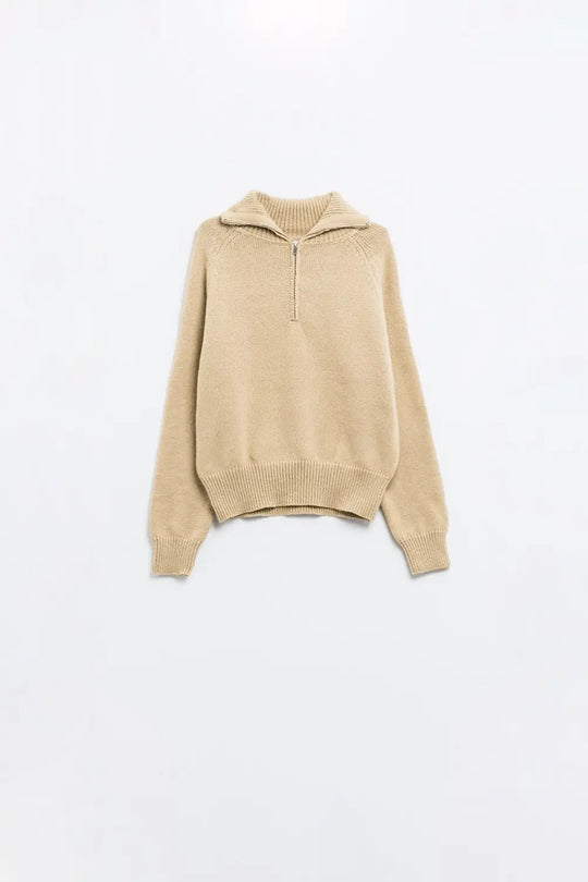 Q2 beige sweater with zipper closure