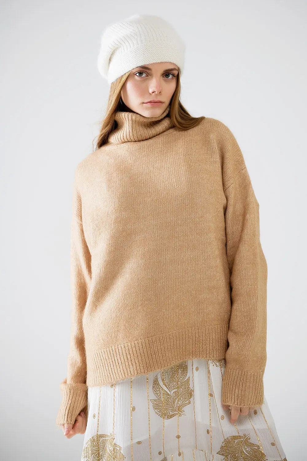 Beige turtleneck jumper with dropped sleeves - Sweaters
