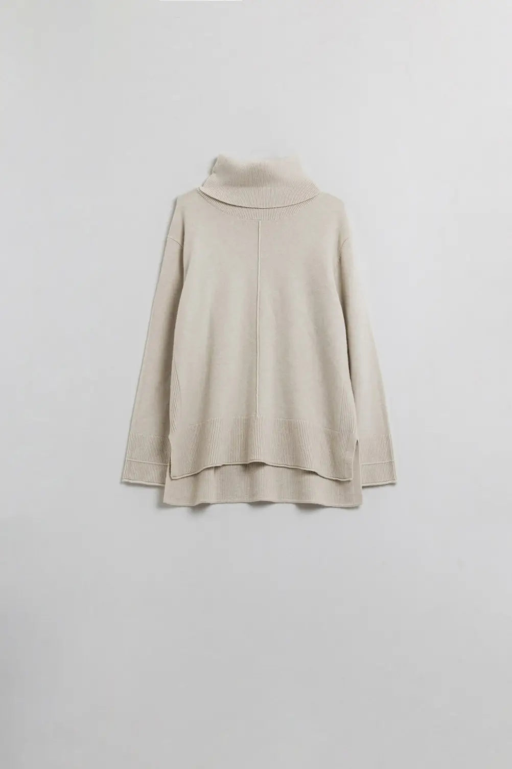Q2 Beige turtleneck sweater with front seam