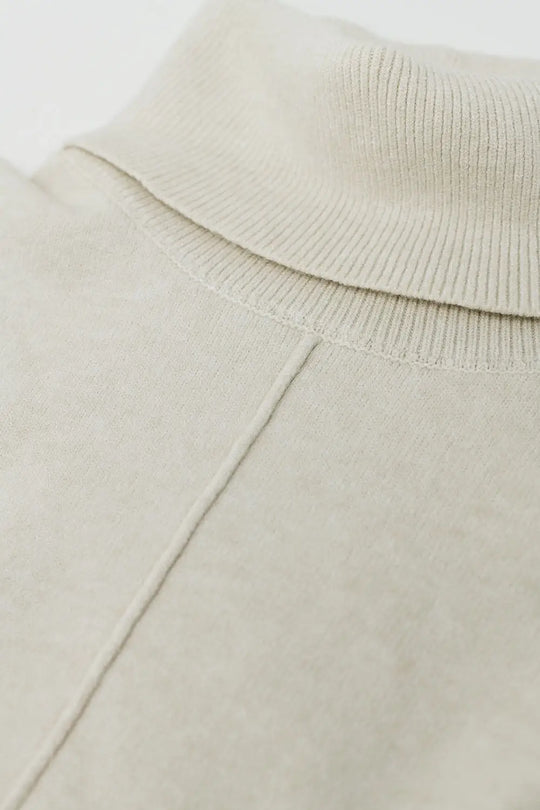 Beige turtleneck sweater with front seam - One Size / Beige - Sweaters