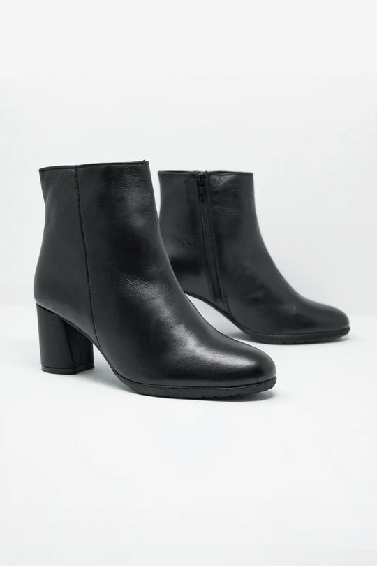 black blocked mid heeled ankle boots with round toe - Shoes