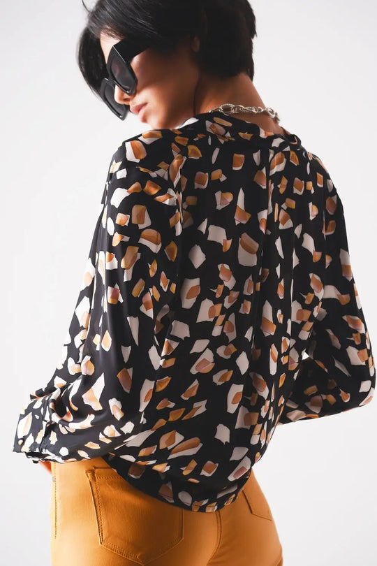 Black blouse with print and wrapped front - Shirts