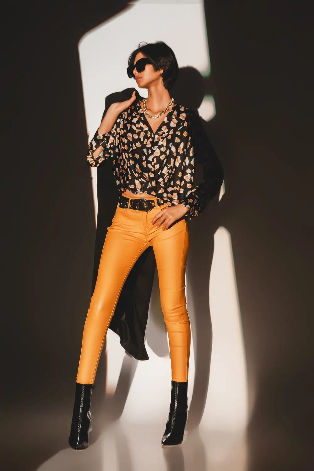 Black blouse with print and wrapped front - Shirts