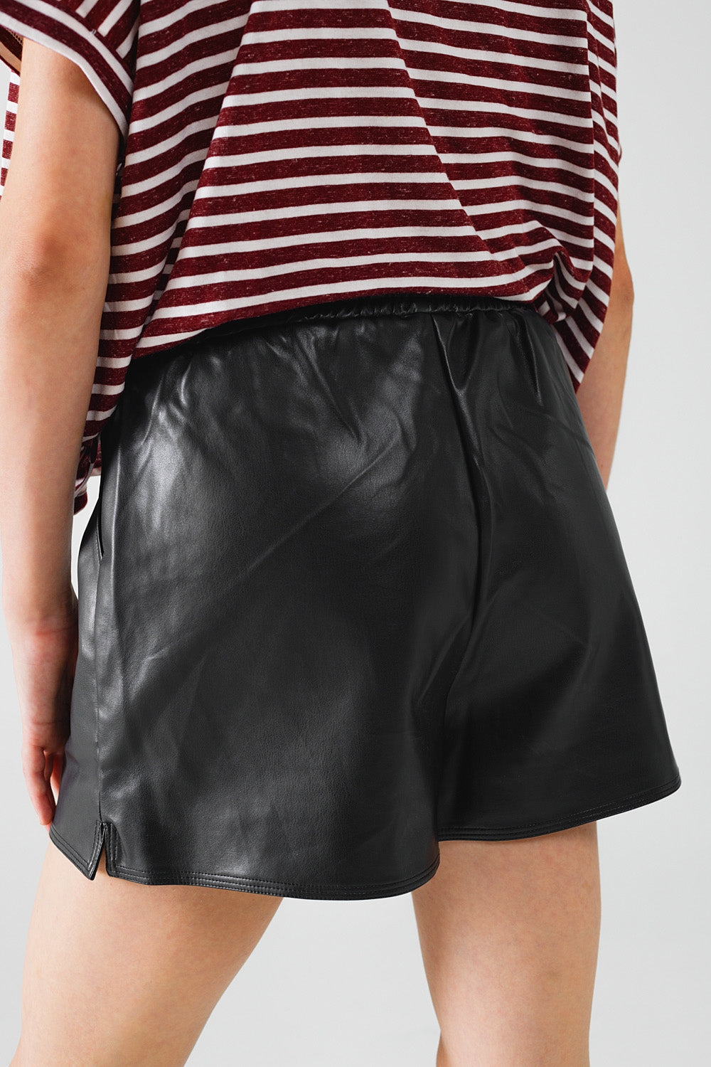 Black faux leather shorts with gathering at the waist with drawstring