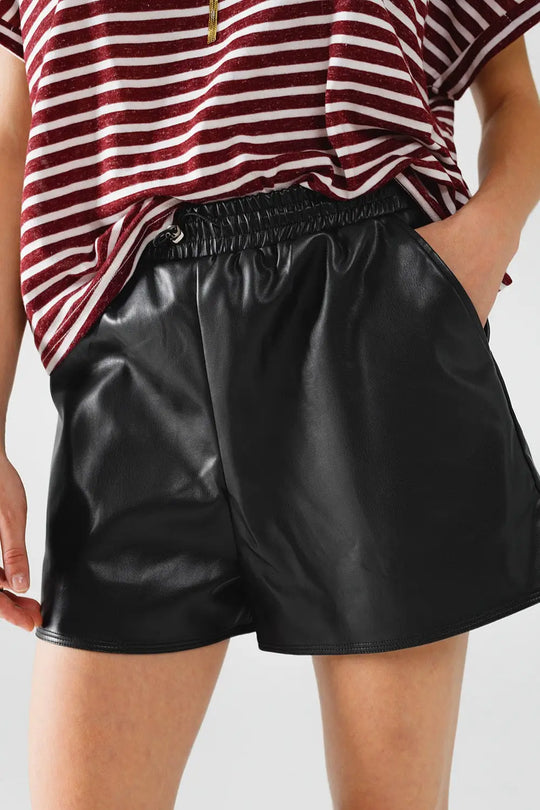 Black faux leather shorts with gathering at the waist with drawstring - Pants