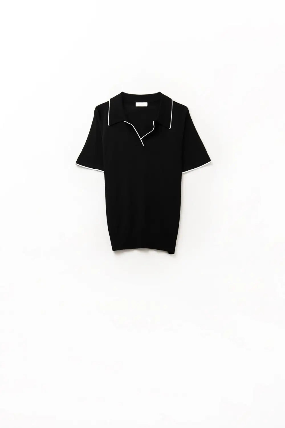 Q2 Black knit polo shirt with contrasting detail in white