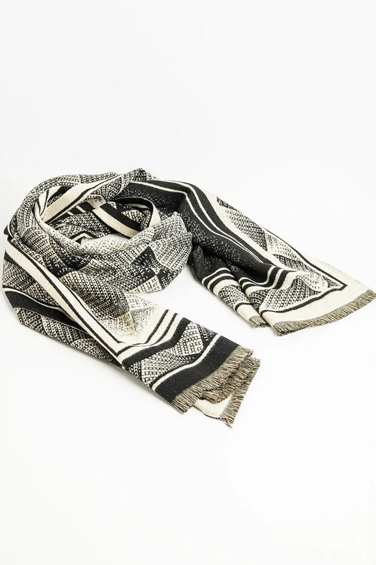 Black knitted scarf with geometric print - One Size / Black - Scarves & Hats