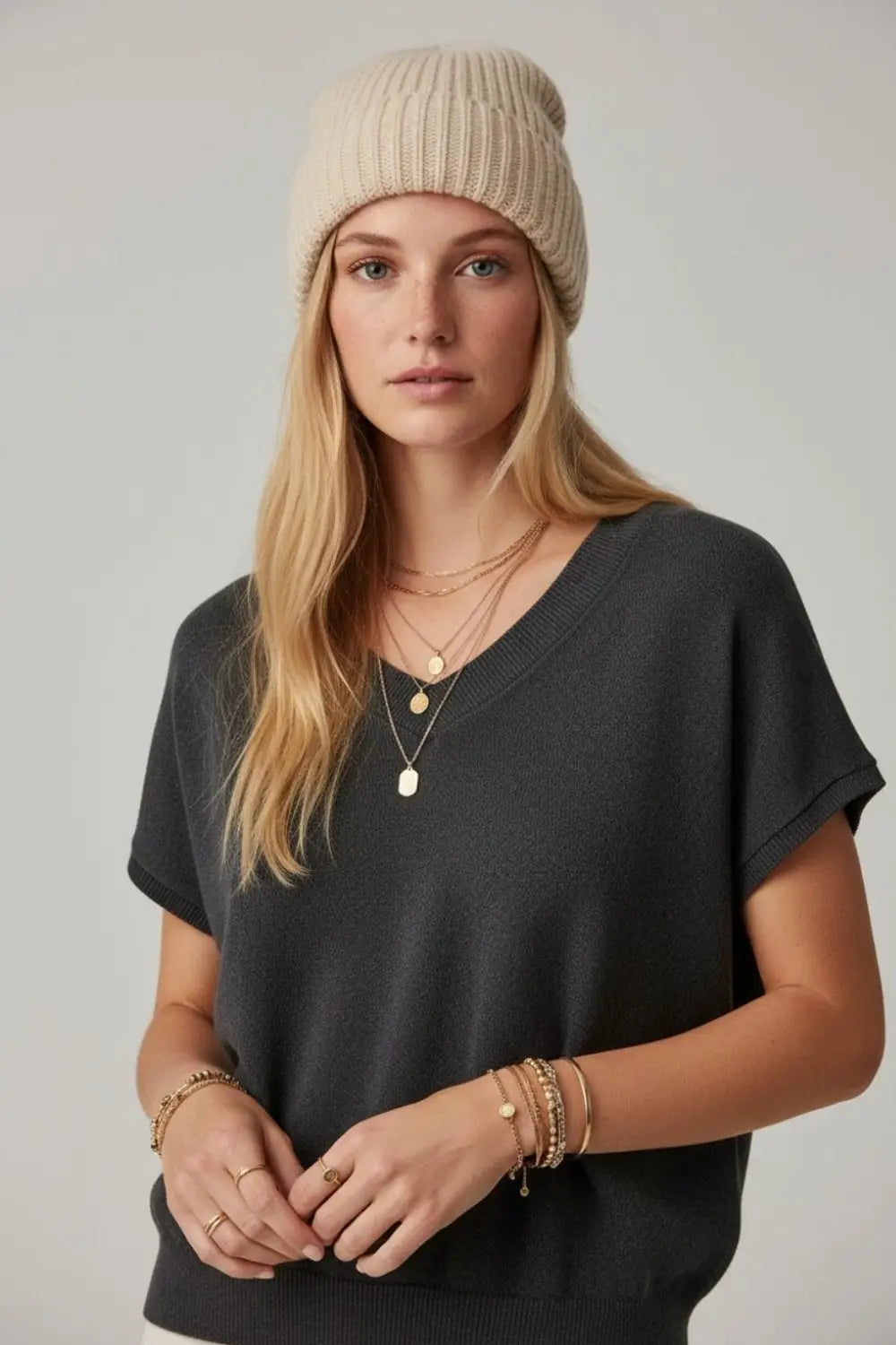 Black lightweight knit V-neck sweater with short sleeves - One Size / Black