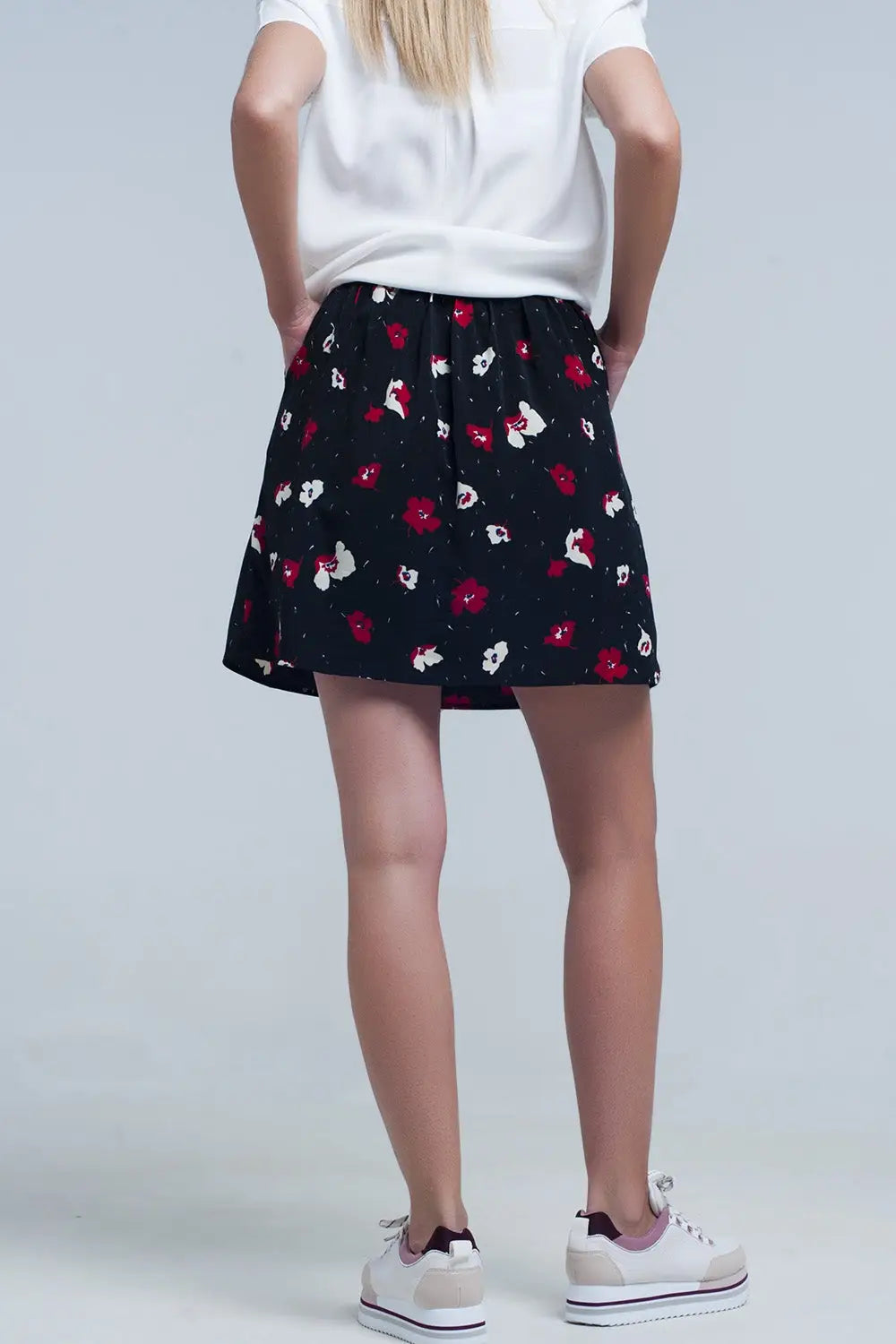 Black mini skirt with floral pattern - Skirts