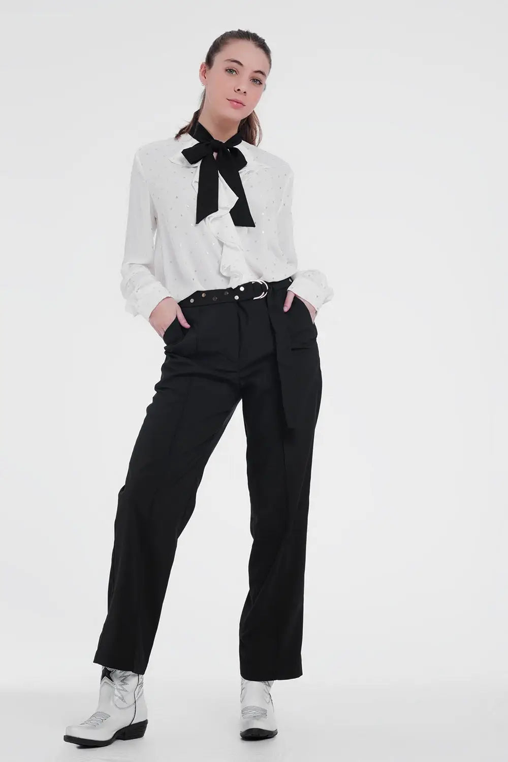 Black pants with wide legs and low hem - Pants