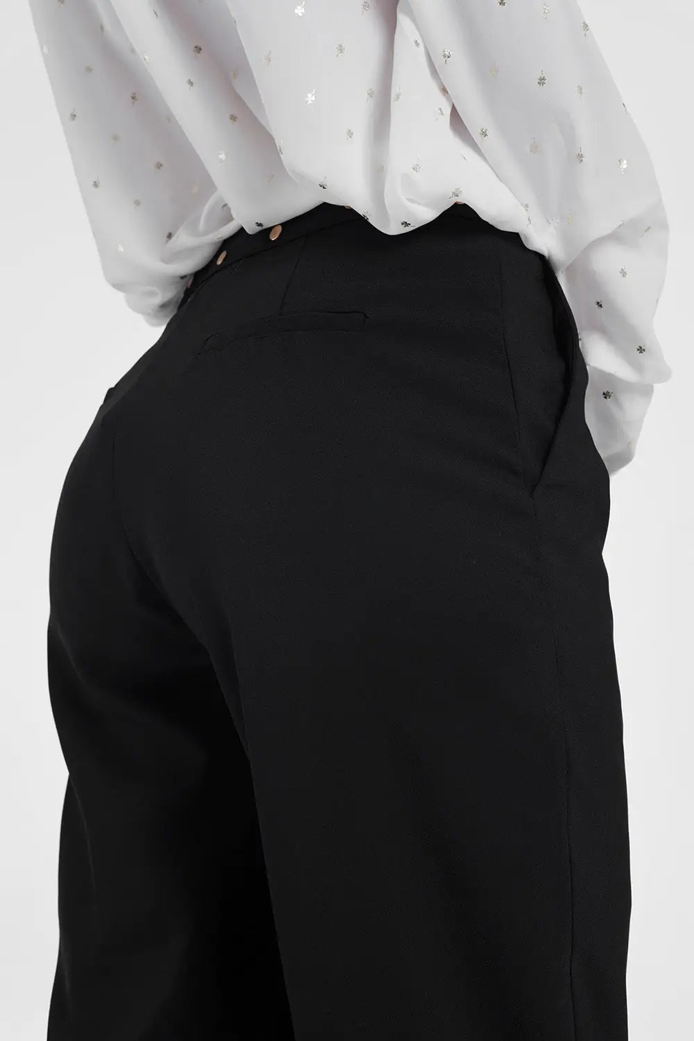 Black pants with wide legs and low hem - Pants